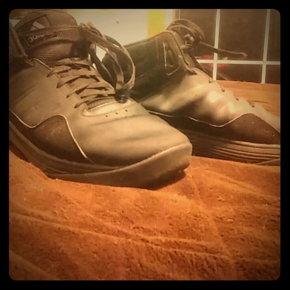 Adidas high tops - Picture 1 of 1